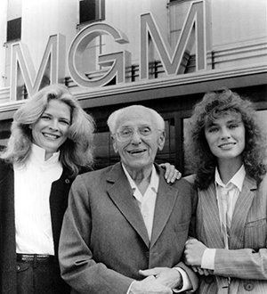 left to right, candice bergen, george cukor and jacqueline bisset on the set of cukors final film, rich and famous